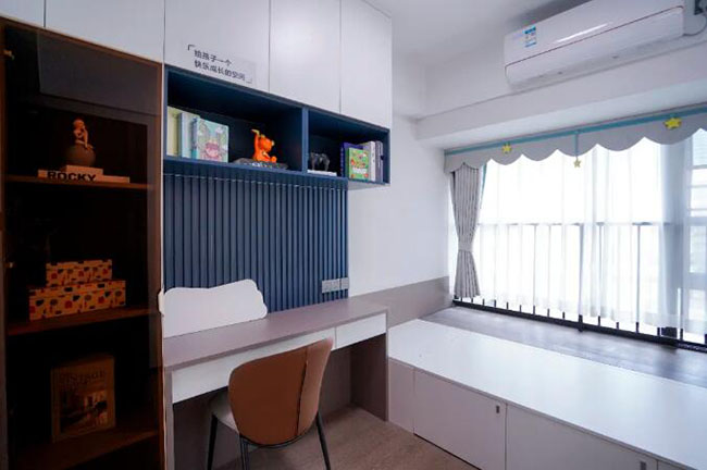 127㎡現(xiàn)代三居室,低調(diào)中散發(fā)高級(jí)感,鬧市中的寧靜雅居